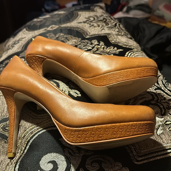 Michael Michael Kors Signature Women's Chantal Leather Platform Pump Size 10 - Picture 3 of 6